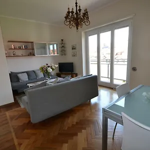 Magenta Apartment